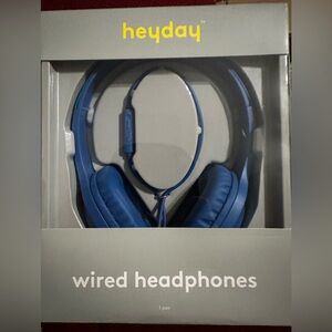 Heyday brand wired on-ear headphones NIP